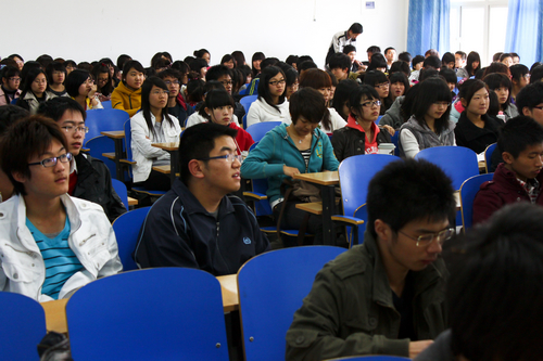 笑待逆境锤炼自我天津大学詹启生教授来我院讲座