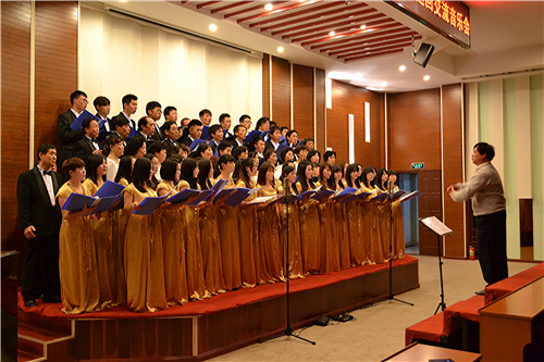 天津都市礼仪合唱团与学生艺术团合唱团共同献唱